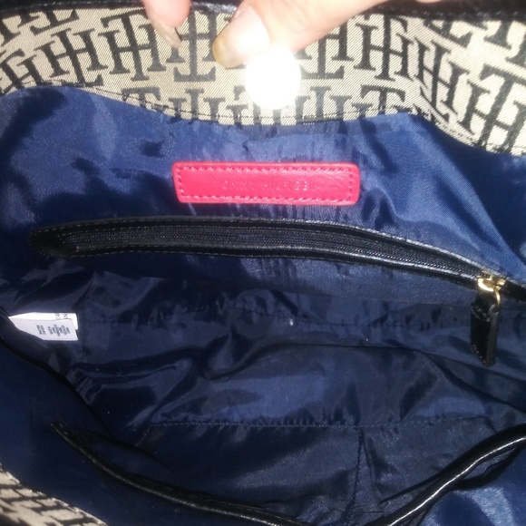 Tommy Hilfiger purse - Picture 3 of 4